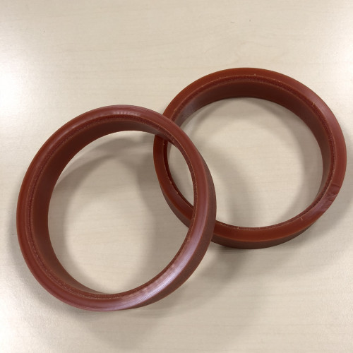 Esecuzione di anello in PU ripreso poi al tornio