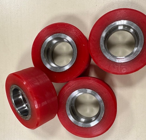 Esecuzione ruota in pu su anima metallo fornita da cliente