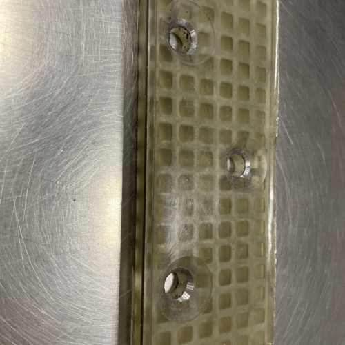 particolare realizzato in PU con inserita rete in acciaio tagliato e forato a dis.